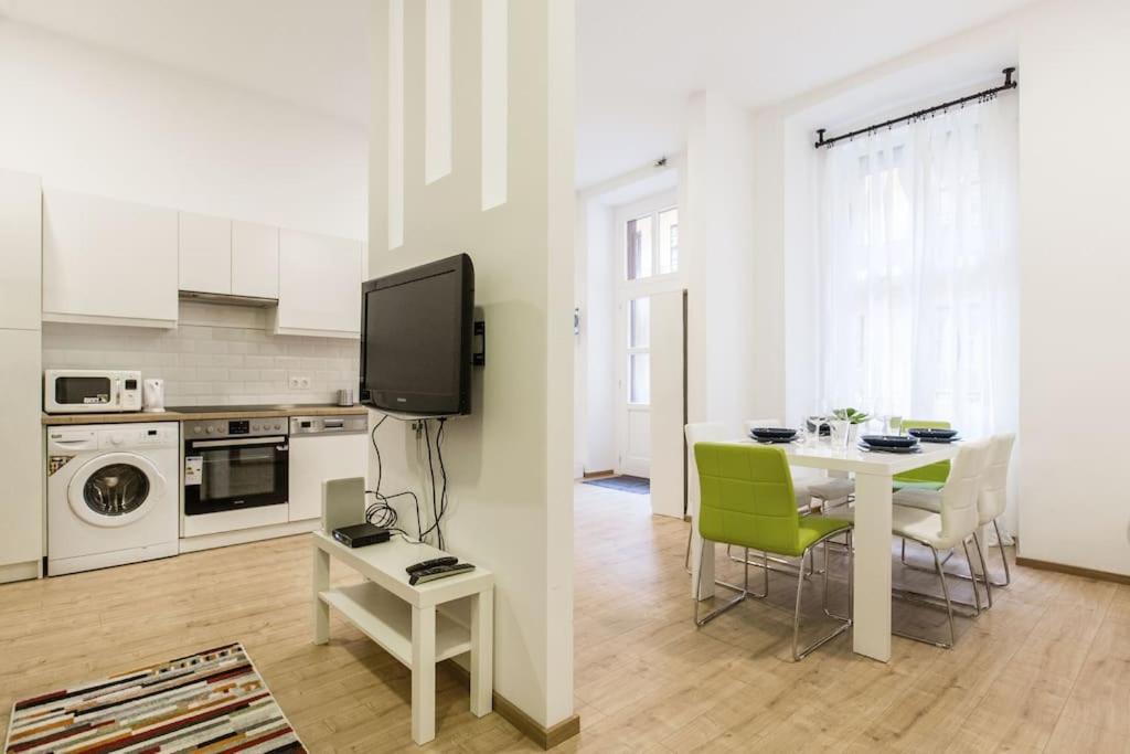 Designer Dream Home In The Ruin Bar District W A/C Budapest Esterno foto