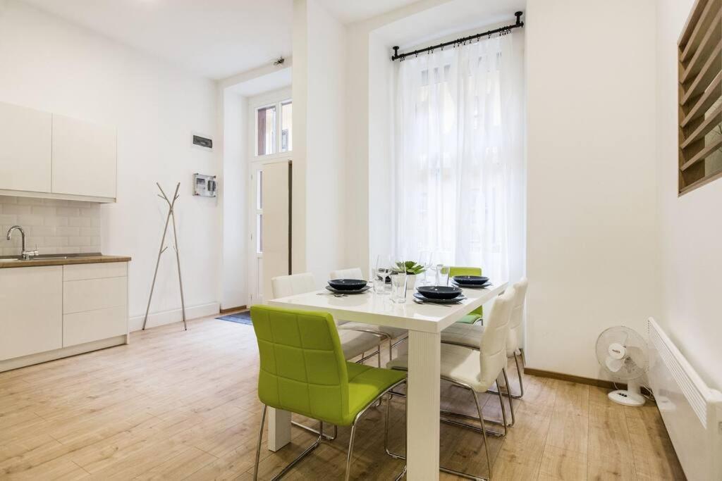 Designer Dream Home In The Ruin Bar District W A/C Budapest Esterno foto