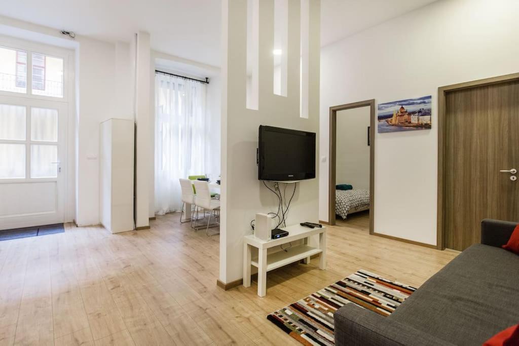 Designer Dream Home In The Ruin Bar District W A/C Budapest Esterno foto