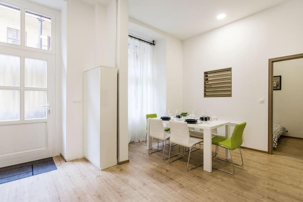 Designer Dream Home In The Ruin Bar District W A/C Budapest Esterno foto